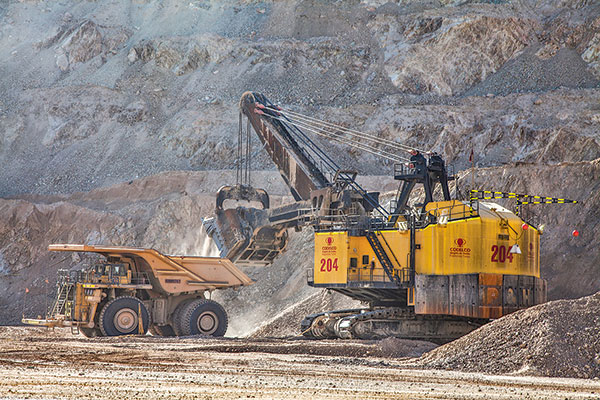 Excedentes de Codelco caen 63% en 2022 por menores leyes, reducción de actividad y caída en recuperación en concentradoras