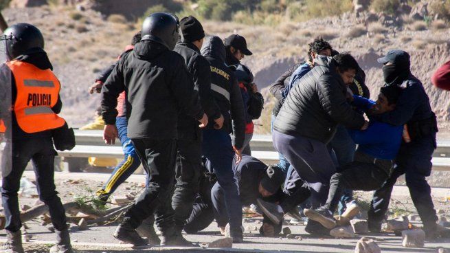  Represión con gomeras en Jujuy: un periodista denunció un ataque de la Policía
 