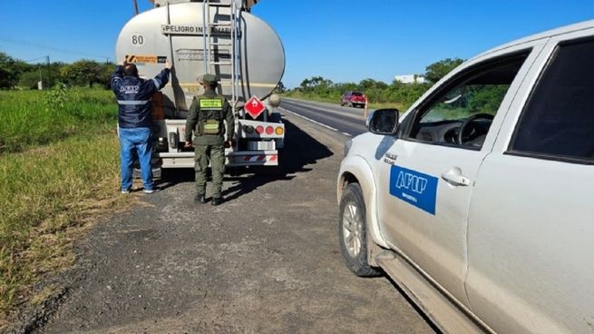  La AFIP evitó el contrabando de 30.000 litros de combustible
 