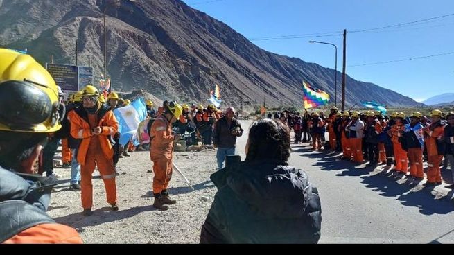  Trabajadores mineros se sumaron a las marchas contra la reforma constitucional en Jujuy
 