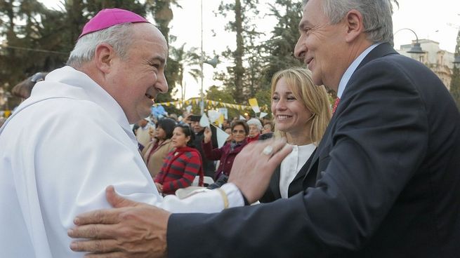  Jujuy: obispo y los evangelios estuvieron ausentes en la jura por la reforma constitucional
 