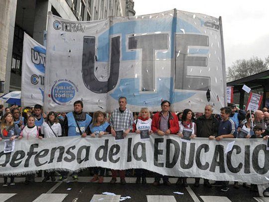  Docentes CABA: le descontarán a los maestros hasta $122.000 por días de paro
 