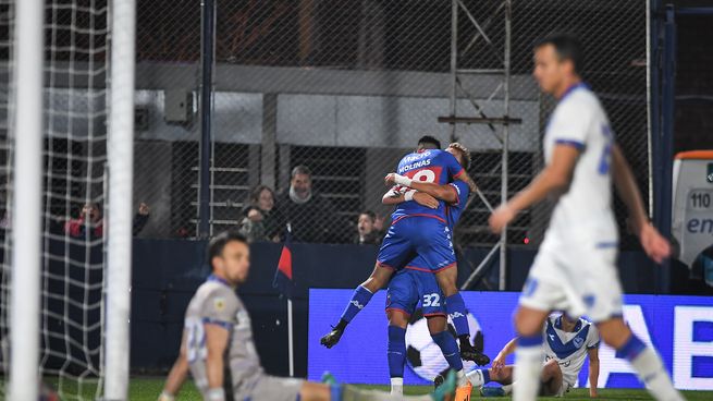  Tigre volvió al triunfo ante un Vélez arrinconado en el abismo
 