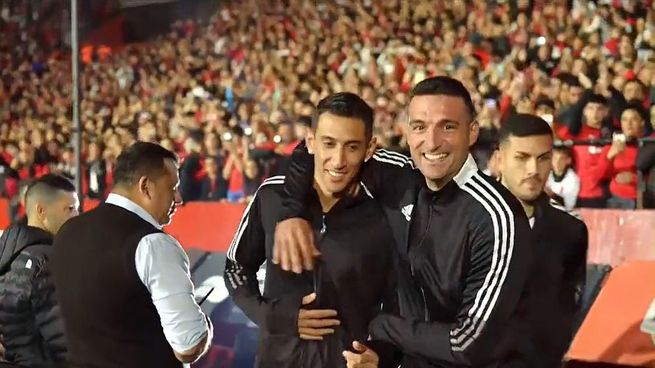  Sin grieta: los hinchas de Newell's ovacionaron a Ángel Di María
 