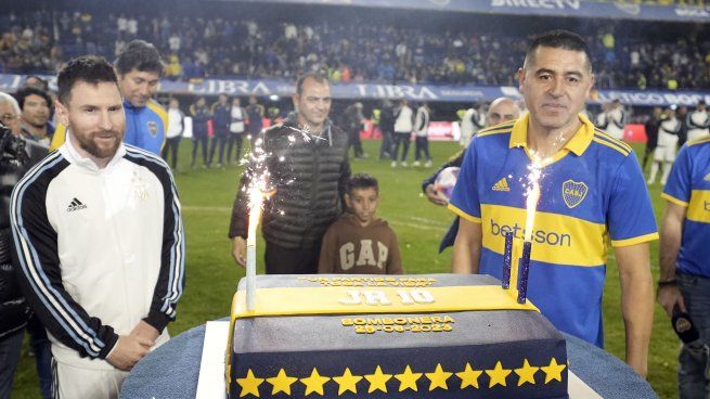  Riquelme le habló al hincha, agradeció a sus invitados y recordó a Maradona
 