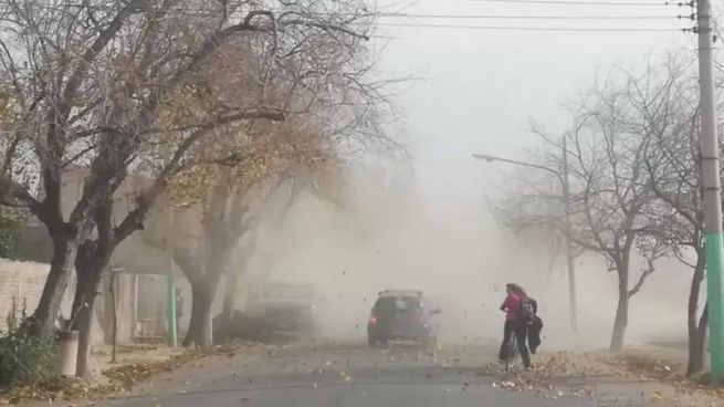  Impresionantes imágenes del viento Zonda en Mendoza
 