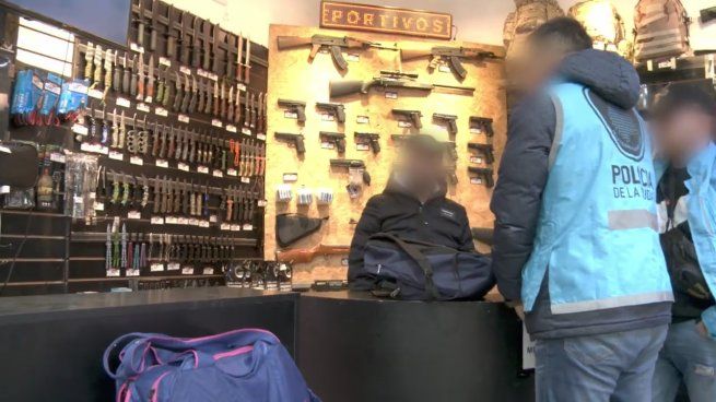  Desbaratan venta ilegal de réplicas de armas por $5 millones
 