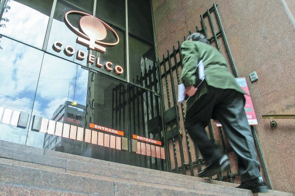 Filiales de litio de Codelco y Enami tendrán contratos de explotación este año