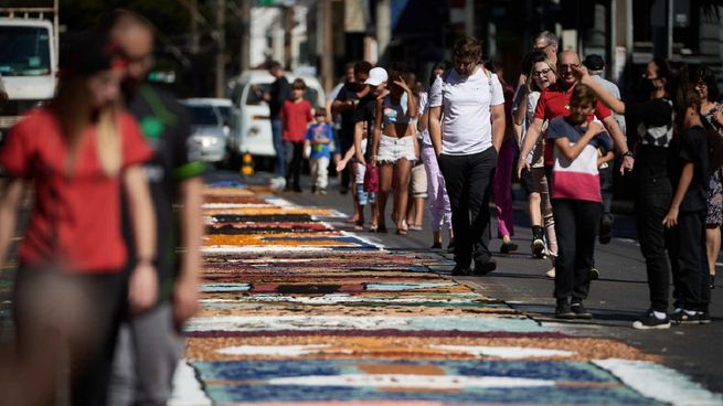  Brasil tiene 203 millones de habitantes, 10 millones menos de lo estimado, según censo
 