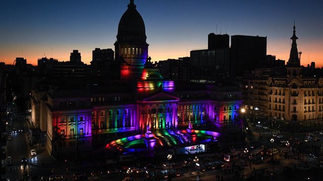  Día del Orgullo: el Congreso se iluminó con los colores de la bandera LGBTIQ+
 