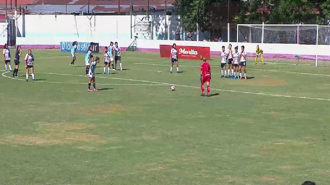  Se viralizó golazo de tiro libre de arquera: ¿La nueva Chilavert?
 