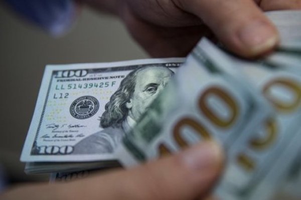 Dólar abre con leve baja por recuperación del cobre y tras datos de inflación en EEUU