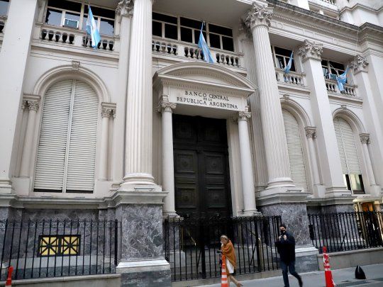  Tras el pago al FMI, las reservas del BCRA cayeron debajo de los u$s28.000 millones
 