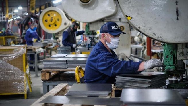  Industria: el empleo creció 3,4% en abril y alcanzó su máximo nivel en cinco años
 