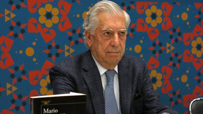  El escritor Mario Vargas Llosa fue internado por coronavirus en Madrid
 