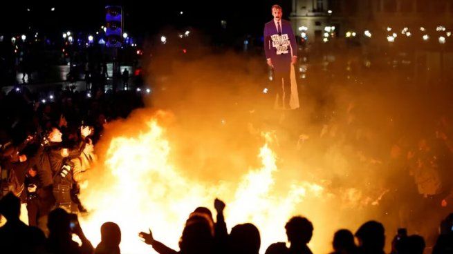  Francia: nueva jornada de huelga y bloqueo de trenes por reforma jubilatoria
 