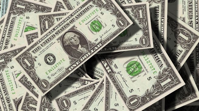  El dólar financiero cae tras conocerse decreto sobre bonos
 