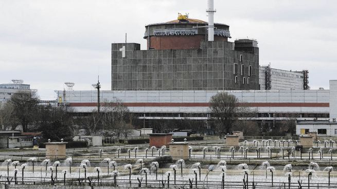  Ucrania y Rusia se acusan de planificar ataques con explosivos y misiles en la central nuclear de Zaporiyia
 