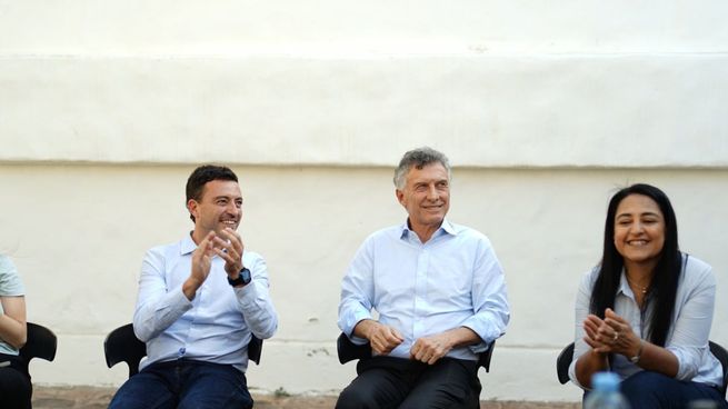  Mauricio Macri, en Córdoba: apoyo a Rodrigo de Loredo y un sugestivo truco de magia
 