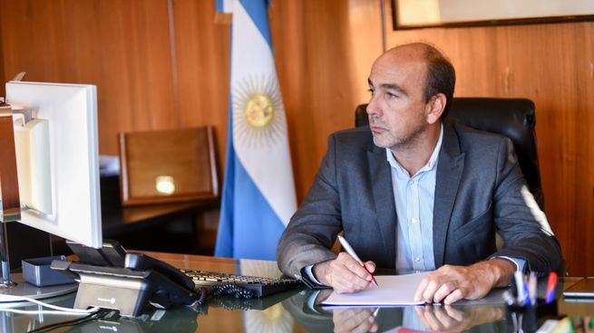  El Gobierno anunció al mercado el pago de bonos en dólares del 9 de julio
 