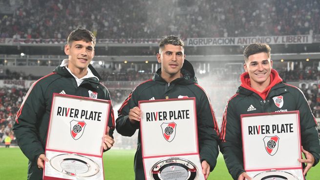  El homenaje de River a los campeones del mundo
 