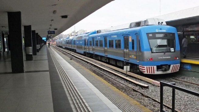  Paro sorpresivo en el tren Sarmiento: policía liberó el corte frente a estación Once
 