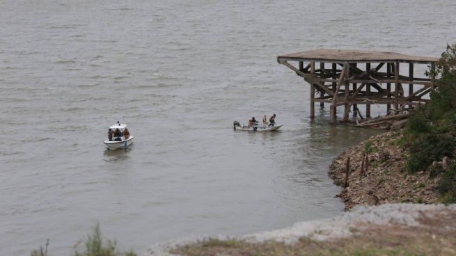  Buscan a un joven pescador que desapareció en el río Paraná
 