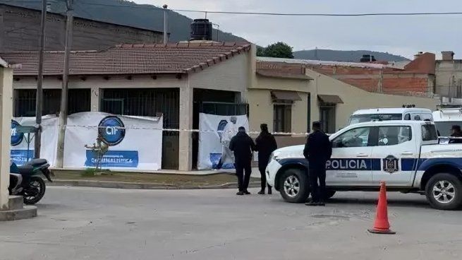  Tragedia en Salta: una mujer murió atropellada por su esposo mientras sacaba su auto del garage
 