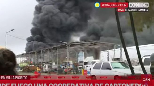  Gran incendio en Villa Fiorito: se quema una cooperativa de cartoneros
 