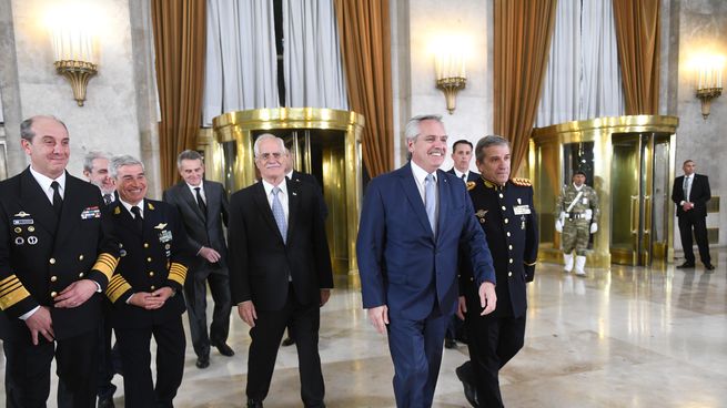  Alberto Fernández encabeza la cena anual de camaradería de las FFAA
 