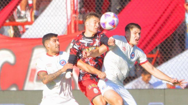  Argentinos Juniors empató y pierde terreno en los puestos de copas
 