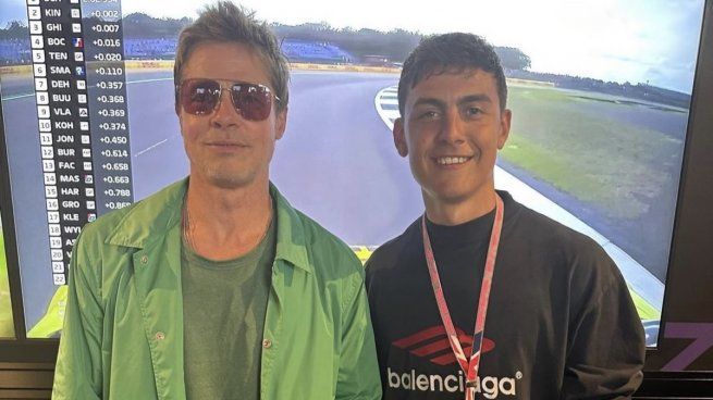  Dybala y Brad Pitt se cruzaron en el Gran Premio de Fórmula 1 y rompieron las redes
 