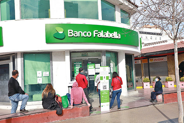 Sernac inicia procedimiento con Banco Falabella tras reiteradas fallas en plataformas digitales