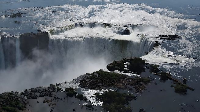  Cataratas del Iguazú: cerraron preventivamente la Garganta del Diablo ante la crecida del río
 