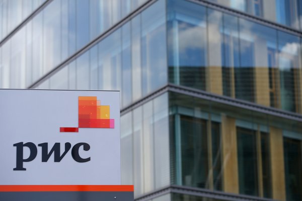 CMF multa a PwC y a socio de la firma por faltas 