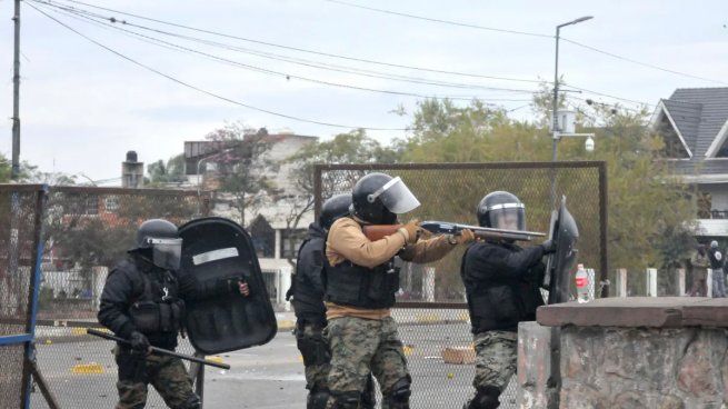  Grave: denuncian que la policía de Jujuy ingresó por la fuerza a una universidad
 