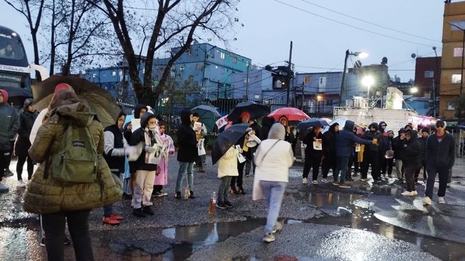  Retiro: vecinos cortaron el acceso a la terminal ante la desaparición de una adolescente
 