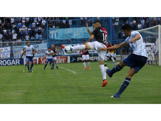  Colón y Atlético Tucumán buscan un triunfo que los haga subir en la tabla
 