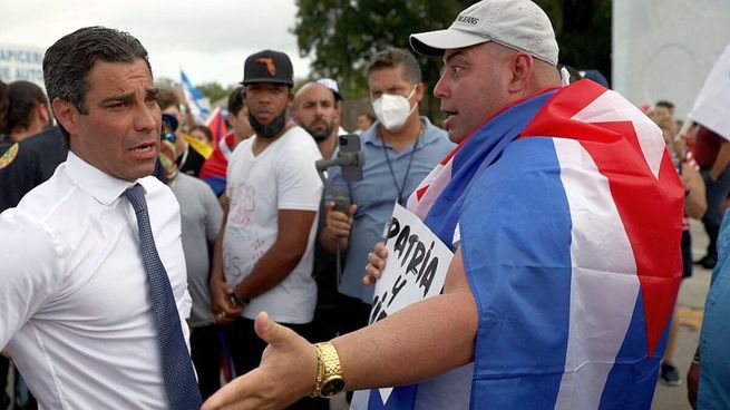  Alcalde republicano de Miami financia su campaña a presidente con entradas para ver a Messi
 