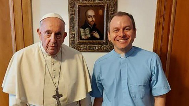  Un cura argentino fue elegido como el nuevo secretario del Papa Francisco
 