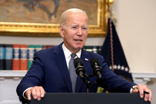 Biden asegura a Ucrania el apoyo de EEUU, pese a la oposición del ala trumpista