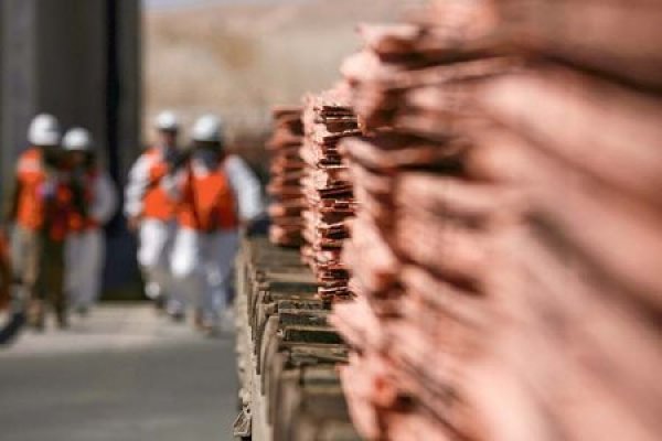 Supervisores de Escondida rechazaron última oferta de BHP y dan primer paso para eventual huelga