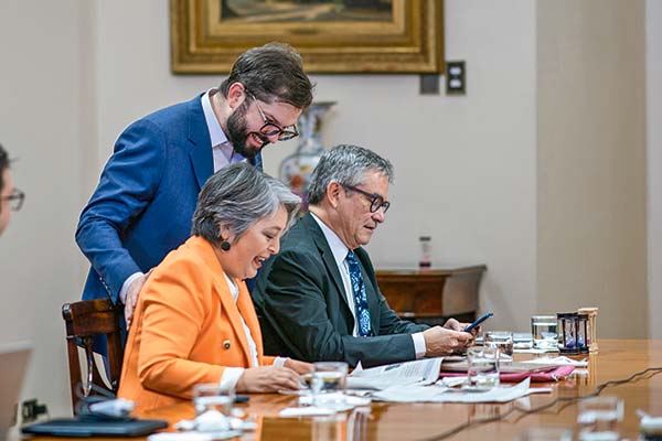 Gobierno y la CUT anuncian acuerdo para avanzar en la negociación multinivel, crear un nuevo tribunal laboral y reducir la informalidad