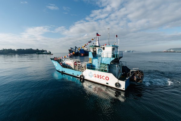 Gasco inaugura el primer barco para distribuir gas licuado en Chile