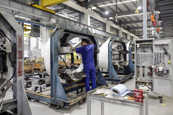 Índice PMI manufacturero de la Eurozona en marzo fue mejor de lo previsto