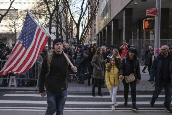 Enorme expectación en las inmediaciones del tribunal en Manhattan previo a la comparecencia de Trump