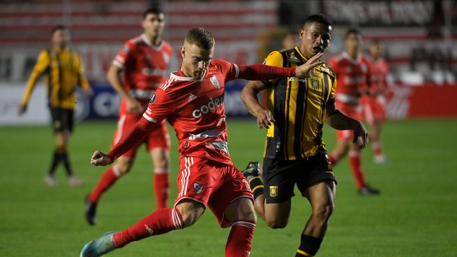  River no pudo hacer pie en la altura y su debut en la Libertadores fue un caos
 