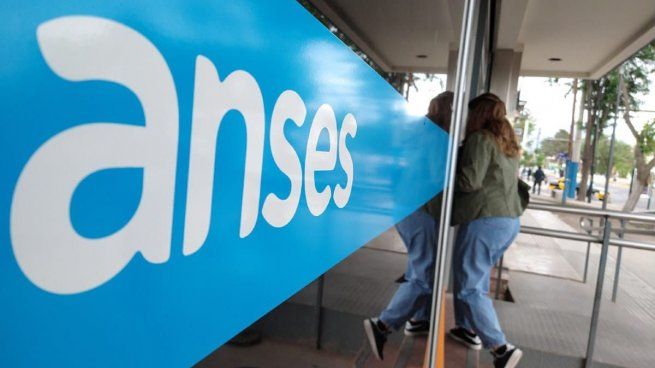  ANSES paga un bono de $15.000 para un importante sector, ¿quiénes son y cómo pueden cobrarlo?
 