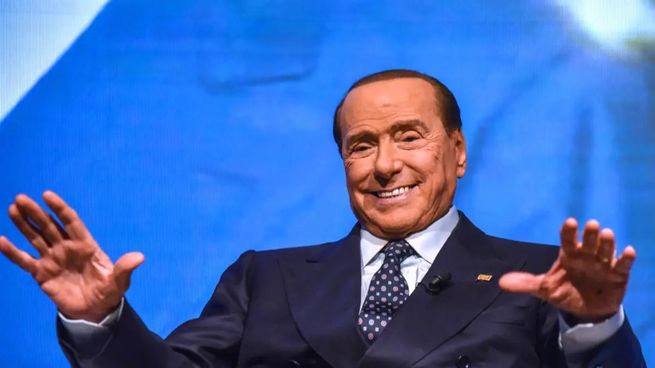  Berlusconi continúa internado y empezó quimioterapia contra la leucemia
 