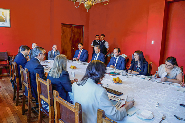 Diálogos tributarios: mesa técnica toma forma y reuniría a una treintena de expertos de todos los sectores